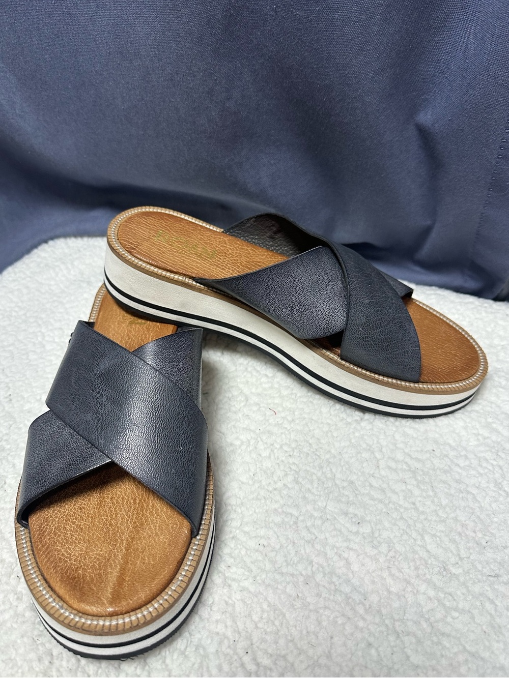 Roan by BedStu Women’s Navy Crisscross Platform Slide Sandals size 9.5